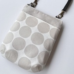 ドットのサコッシュ　ページュ