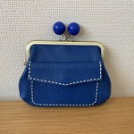 【送料無料】ぱかっと開くとお部屋が3つの親子がまぐち♪外ポッケが付いたあめ玉口金の四角い本革ミニ財布(ブルーレザー)