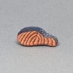 鮭の切り身 刺繍ブローチ