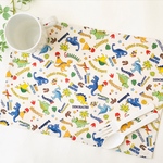 【お洗濯に強い　ランチョンマット】　早く乾く♬アイロンがけラクチン♬　1枚仕立て　きょうりゅう・生成りのランチョンマット