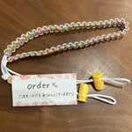 【専用】お出かけマグのための♡アウトドアコードのネックストラップ　ホワイト×キャンディカモ　名前入り