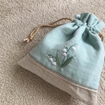 すずらん刺繍の手のひら巾着/こだわり遠州リネンのミントブルー