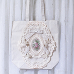 肩掛けレースリボンバッグ　【アンティーク　ナチュラル　森ガール　ボタニカル　ロリィタ　ロリータ　刺繍　A4　薔薇】