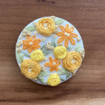 刺繍くるみボタン（ヘアゴム/ブローチ）