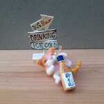 酔っぱらい猫とお酒アメリカン看板　羊毛フェルト　ハチワレ　茶トラ　アルコール　一升瓶　酔