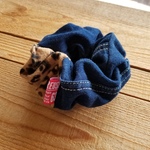 送料込み　デニムリメイクヒョウ柄シュシュ