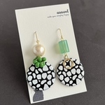 キリン柄 × green アシンメトリーピアス(イヤリング)