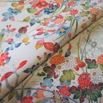 アイボリー 本加賀友禅 四季花模様 正絹 縮緬地 丹後ちりめん No.57 【長さ100cm×幅38cm】着物の解き 和布 リメイク素材 silk100%