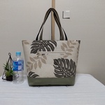 kazuーno1様専用　 モンステラ柄のトートバッグ（オリーブグリーン）