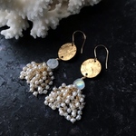 【SALE＊12/7まで】ムーンストーンと淡水パールのフリンジピアス