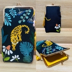 トラ刺繍のふわふわメガネポーチ/ペンケース＊手刺繍