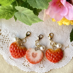 【受注制作】ハートが可愛い　幸せいちごのチャーム