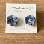 インディゴブルーのお花のピアス(陶器)／イヤリング