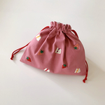 受注制作【手刺繍】いちごとフルーツサンドの刺繍巾着【Lサイズ幅24cm】