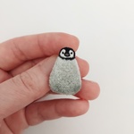 ②皇帝ペンギンのひな～ひよっこもふもふブローチ～
