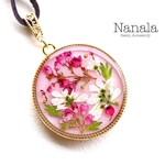 本物のお花のネックレス　レジンアクセサリ―