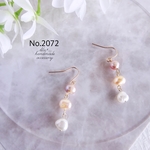 No.2072　淡水パールミックスカラーの3連　ピアス/イヤリング