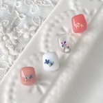 𝕜𝕦*𝕞𝕠𝕞𝕠𖦥⚘𖡡レジンの実 小さな小さな フラワー ピアス