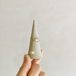 ＼ clear ／ チェーンリング　フリーサイズ　クリスタル　華奢　ゆらゆら　きらきら　水晶　サージカルステンレス　シンプル　指を綺麗に見せる　フリーリング