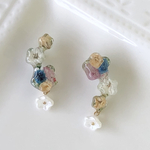 𝕜𝕦*𝕞𝕠𝕞𝕠𖦥⚘𖡡春の寄り添うお花 ベルフラワー シルクホワイトパール レジン  フラワー ピアス