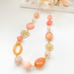 オレンジ色のロングネックレス✧*