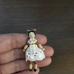 ペグドール風ミニチュアドール・ウッドビーズの人形・お花ドレス
