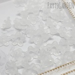 【30pcs】フラワー アクリル ホワイト 艶消し フロスト 立体 花 パーツ チャーム 1193
