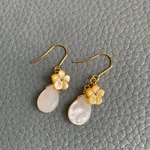 イエロー　シェルフラワー　シェルドロップ　ピアス