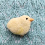 ４月１４日まで☆定形外郵便は送料無料☆ピヨピヨ♪ヒヨコちゃんブローチ