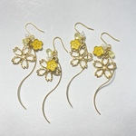 【なみ。様専用】💛ひらりと桜イメージピアス🌸