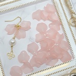 【30pcs】花びら アクリル ピンク 艶消し フロスト 立体 パーツ チャーム 1103
