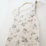 大人用エプロン・バッククロスエプロン薄手（ flowers・ベージュ）☆送料無料☆