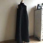 モイストウォッシュ加工リネン黒で作ったハイネックフレアマキシワンピース