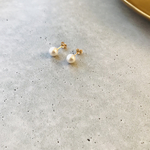 14kgf✴︎スワロフスキー パール✴︎6mm スタッドピアス　ポストピアス／8mmに変更可