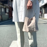 「長財布が横に入る‼︎本革ミニマルバッグ」 グレージュ　スエード ワンハンドルバッグ
