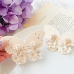 【 再販 】パールのお花 × クリア 蝶 ✳︎ ピアス