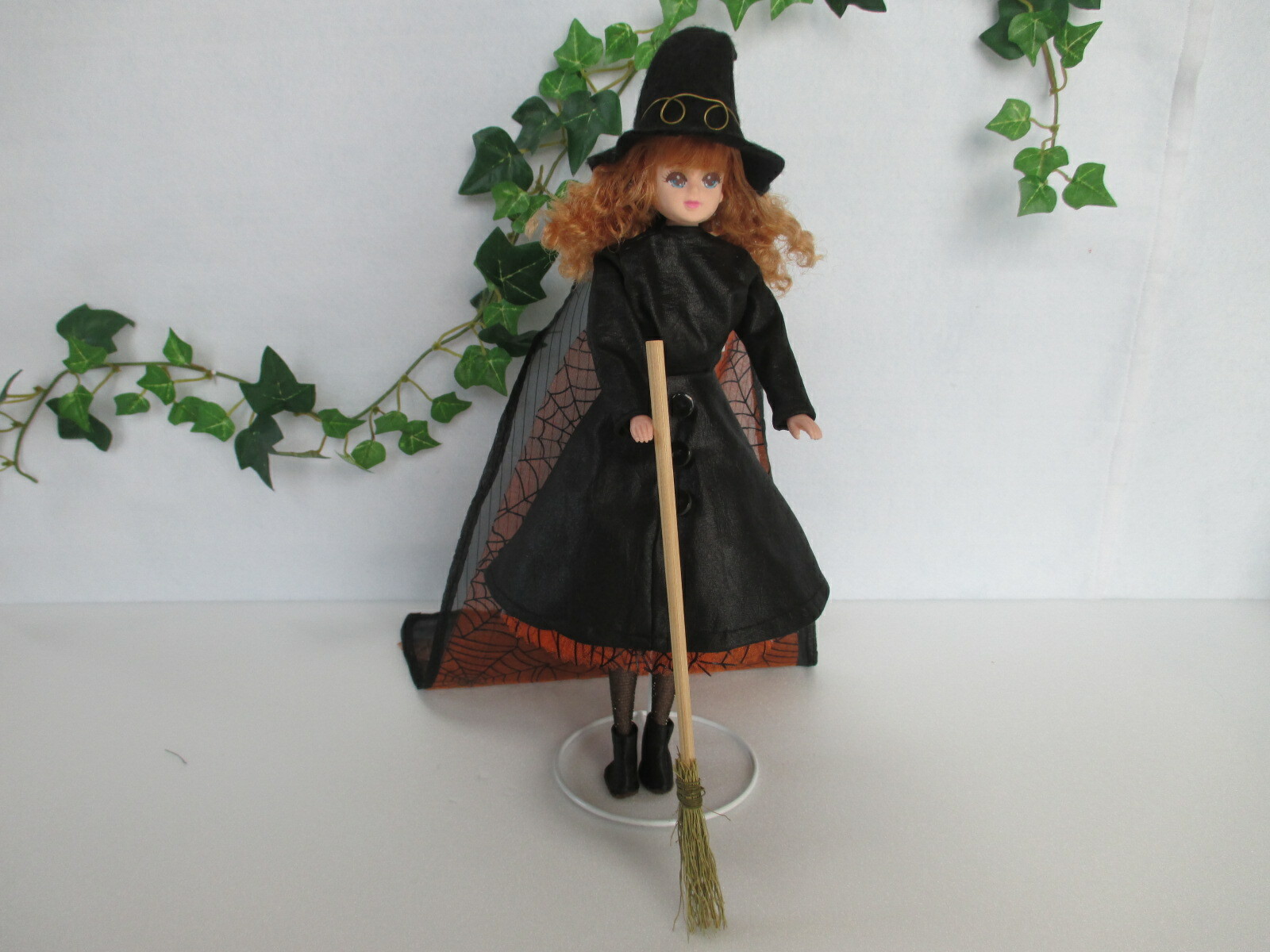 幸福を与えてくれる魔女人形