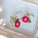 椿❀赤と白　アシンメトリー　フープ　イヤリング（ピアス）　