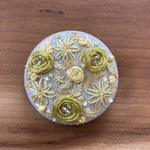 ビーズ刺繍くるみボタン（ヘアゴム/ブローチ）
