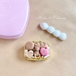 モカマカロンとピンクハートチョコのピルケース