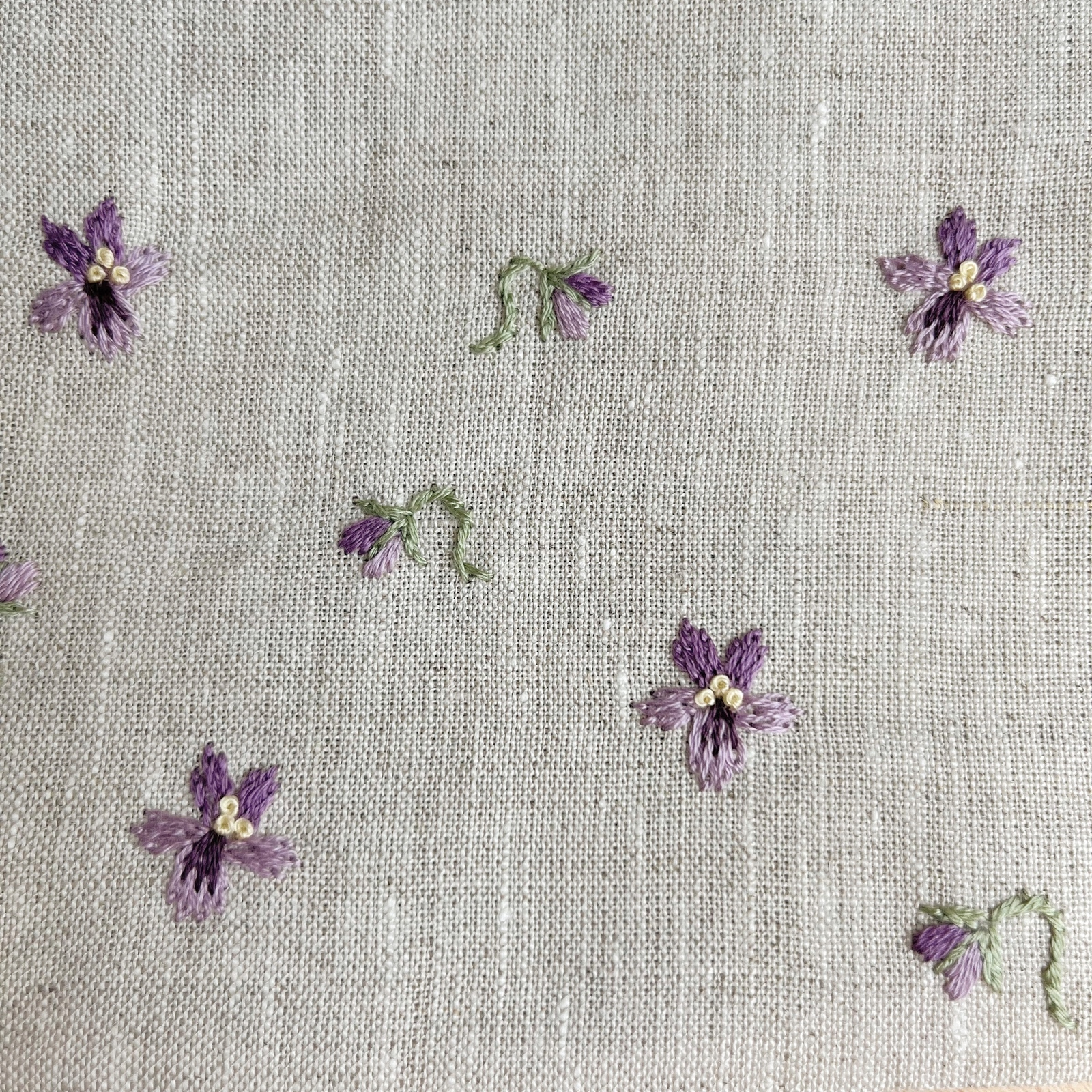 手刺繍໒꒱· ﾟすみれのリネン巾着ポーチ - SHINOBU522'S GALLERY