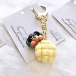 ○キャバリア選択可能○『メロンパン🍈をはむるキャバっ子🐶キーホルダー』