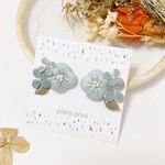 紫陽花の刺繍ピアス/イヤリング○ペールブルー