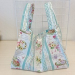 ガーデンティータイムの柄が素敵なマルシェバッグ　コンビニ用サイズ　マチ大きめ