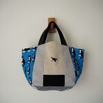 モノトーン＆ブルー色　小さめころころBAG　たくさんのネコ柄　パッチワーク♫　刺繍　ネコ　ねこ　猫
