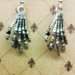 ♪～ゴシック・スケルトン　ハンズ　ピアス～♪ Er128