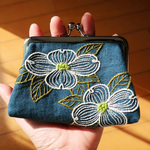 ハナミズキの手刺繍がま口