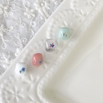 レジンの実 小さな小さな フラワー ピアス