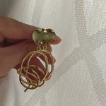 ゴールドのクルンピアス