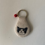 手刺繍のキーホルダー　①